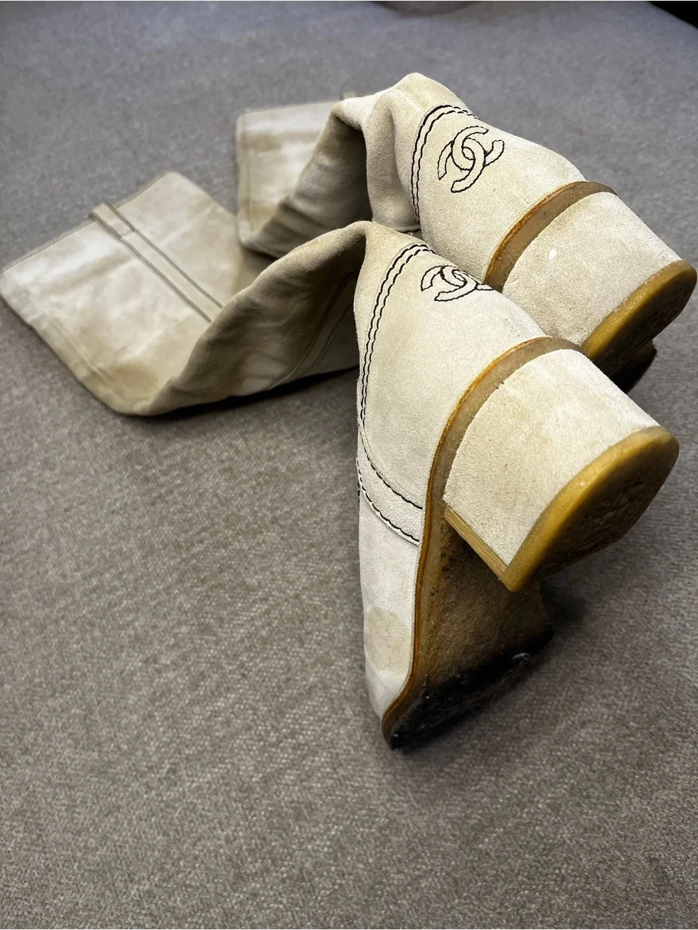 Vintage CHANEL Knee High Suede Boots Light Beige EU 38 Fold-over Gold Interior